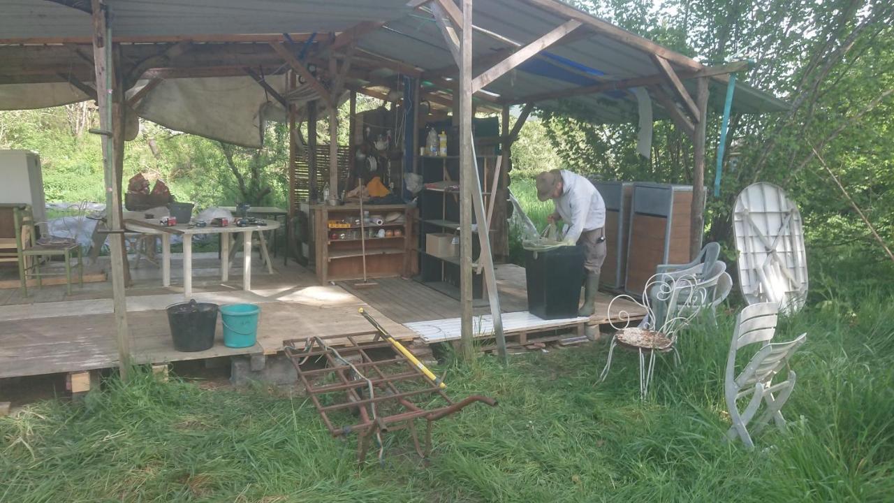 Tente En Permaculture Pirate Creysse  Kültér fotó